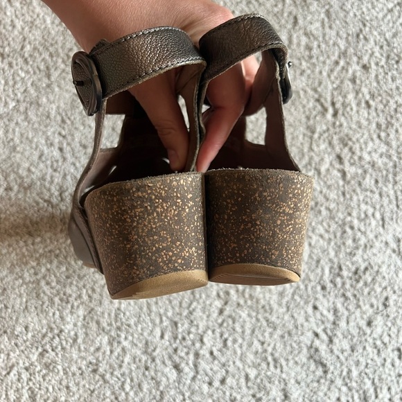 Dansko Sera Size 38 Nappa Leather Wedge Sandal Open Toe Metallic Slingback - Picture 5 of 6